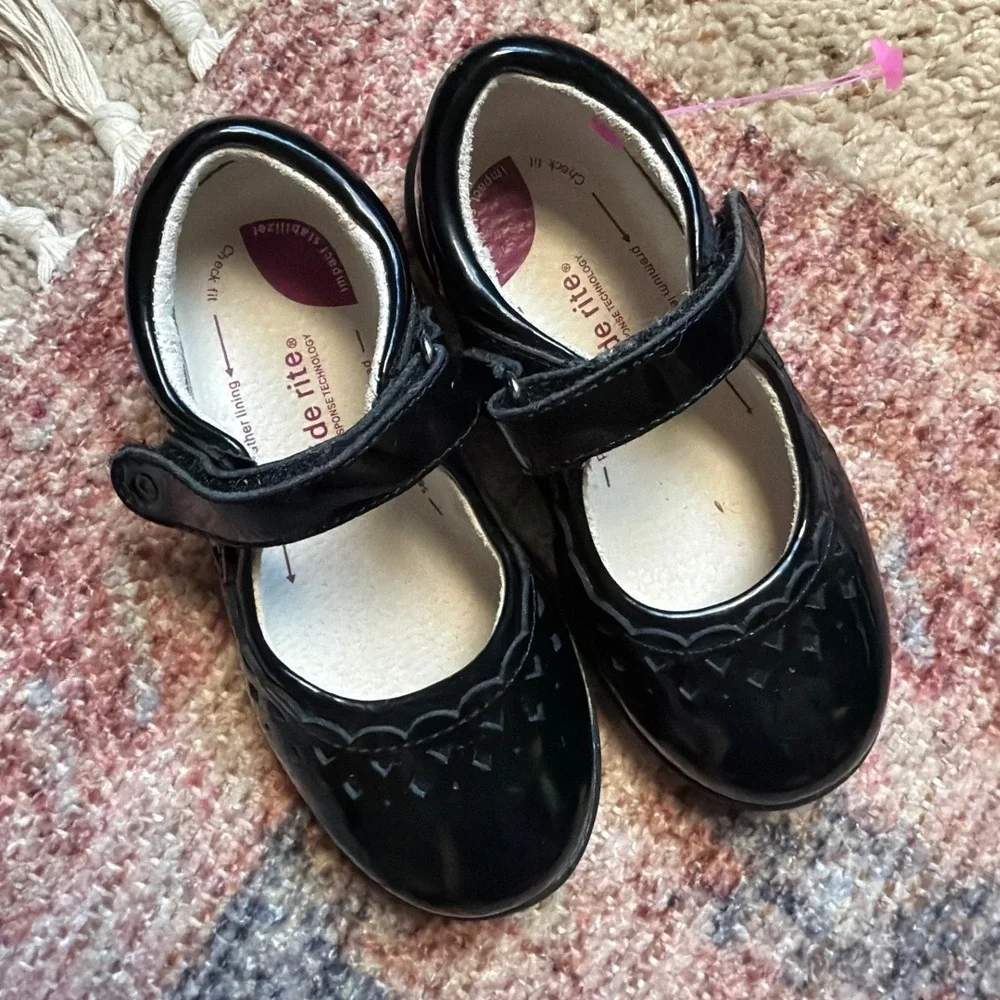 Stride Rite Mary Jane Toddler Girls 8.5M Patent Leather Flats SRT Dress Shoe